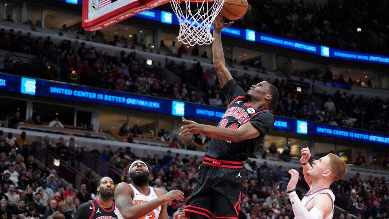 Knicks guard Donte DiVincenzo (0) defends Bulls guard Javonte Green (24).