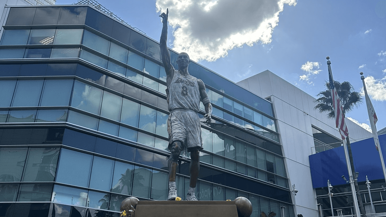 kobe bryant statue