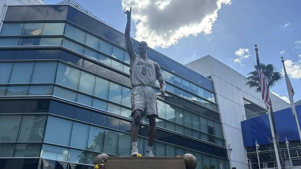 kobe statue