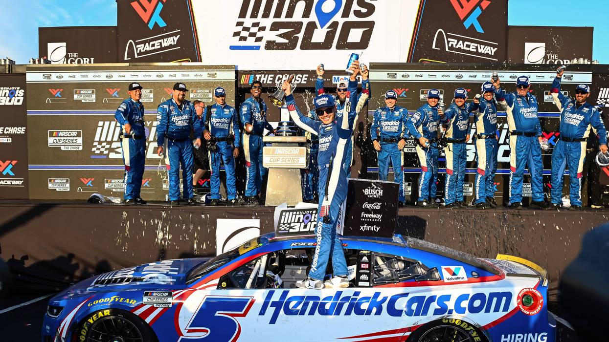 Larson ends 51-race winless streak, boosts NASCAR title hopes in Hendrick 1-2 finish at Gateway