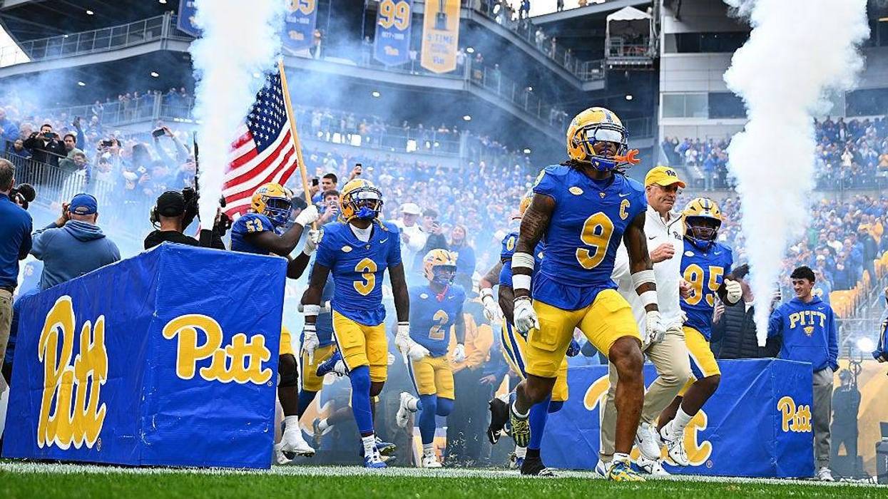 Kyle Louis running onto the field at Acrisure Stadium