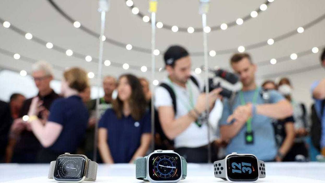 (L-R) A new Apple Watch 8, Apple Watch Ultra and Apple Watch SE are displayed during an Apple special event on September 07, 2022 in Cupertino, California.