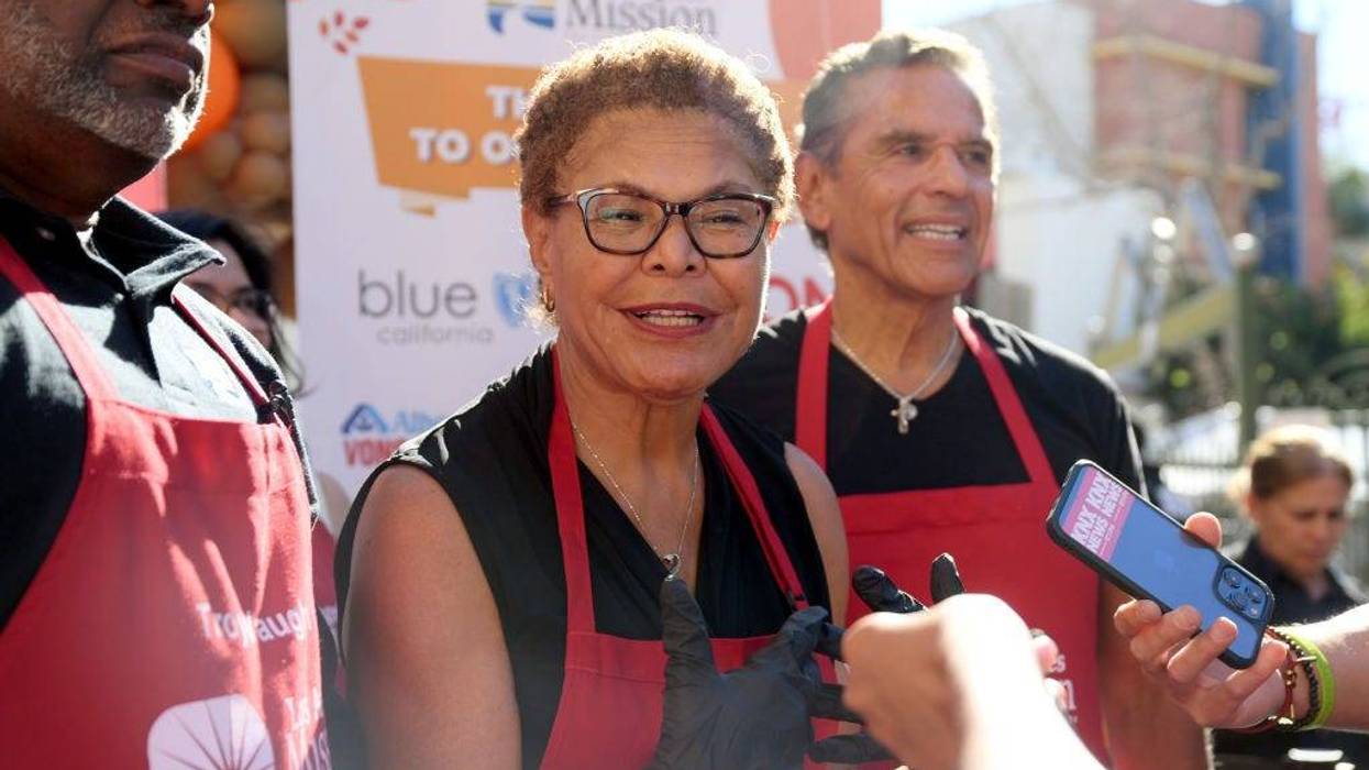 (L-R) Los Angeles Mayor Karen Bass and former Los Angeles Mayor Antonio Villaraigosa attend Los Angeles Mission's Celebrity Thanksgiving at Los Angeles Mission on November 22, 2023 in Los Angeles, California.