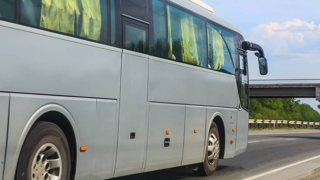 LA City, Community Groups Respond to Seventh Bus of Migrants from Texas