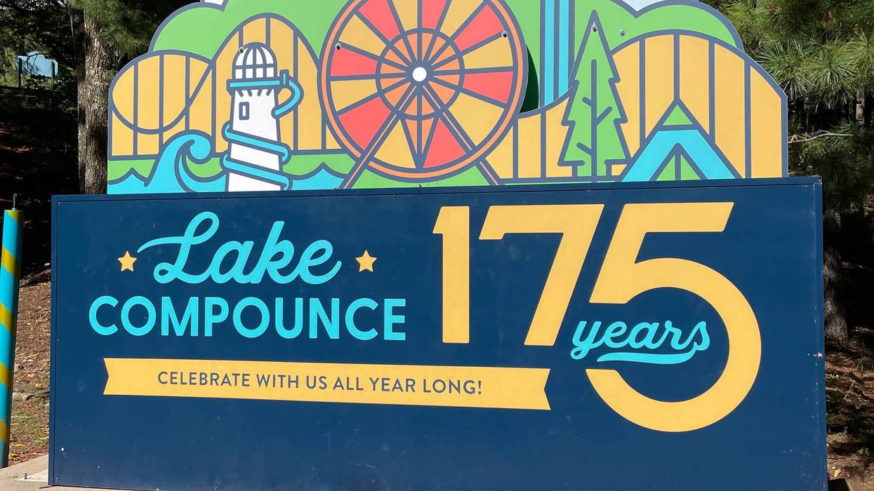 Lake Compounce Sign