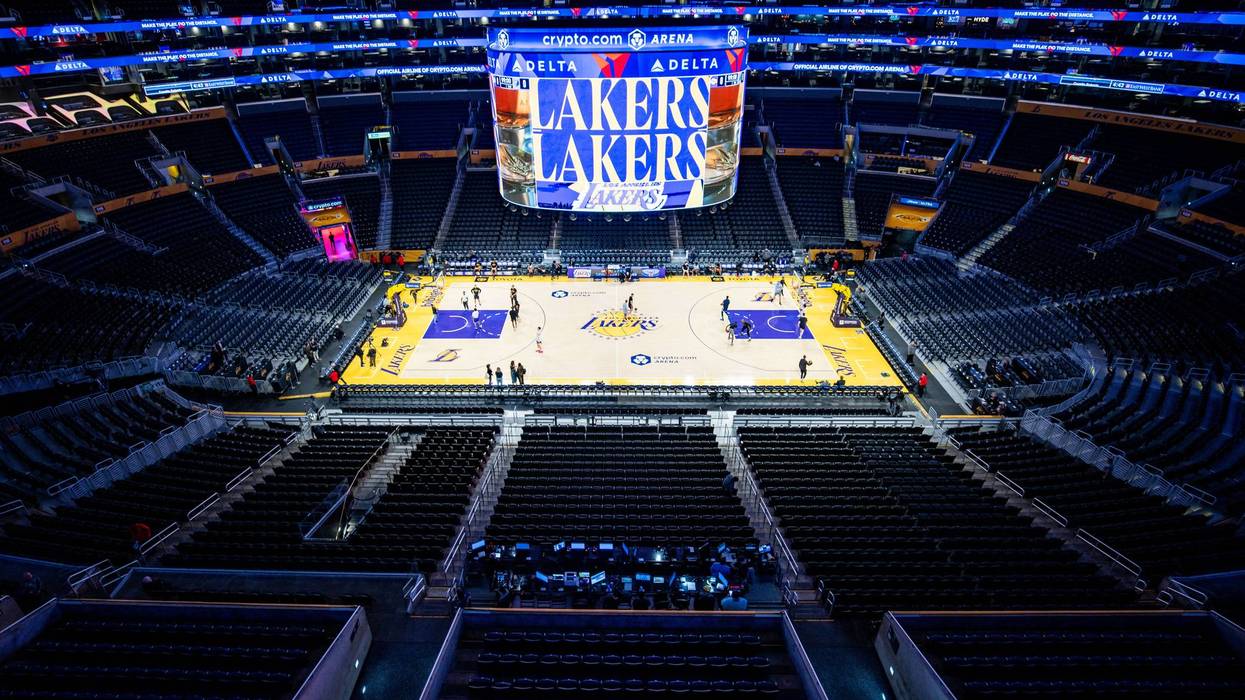 LAKERS-NUEVOS DUEÑOS