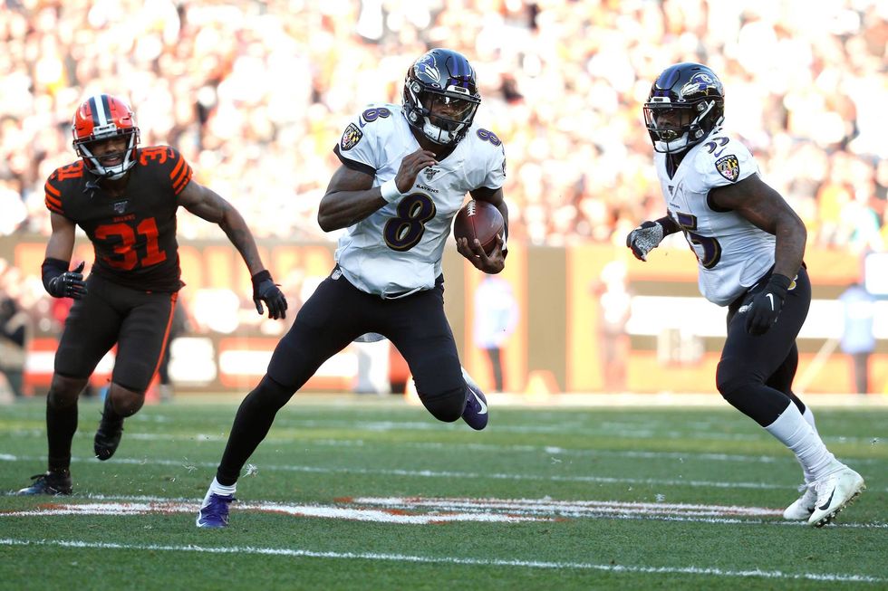 Lamar Jackson decides to tuck and run