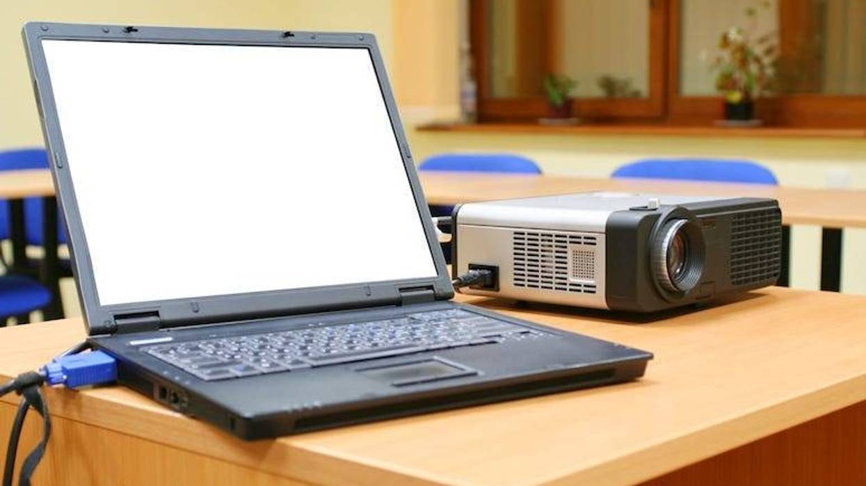 Laptop, Projector, School, Classroom, Desk