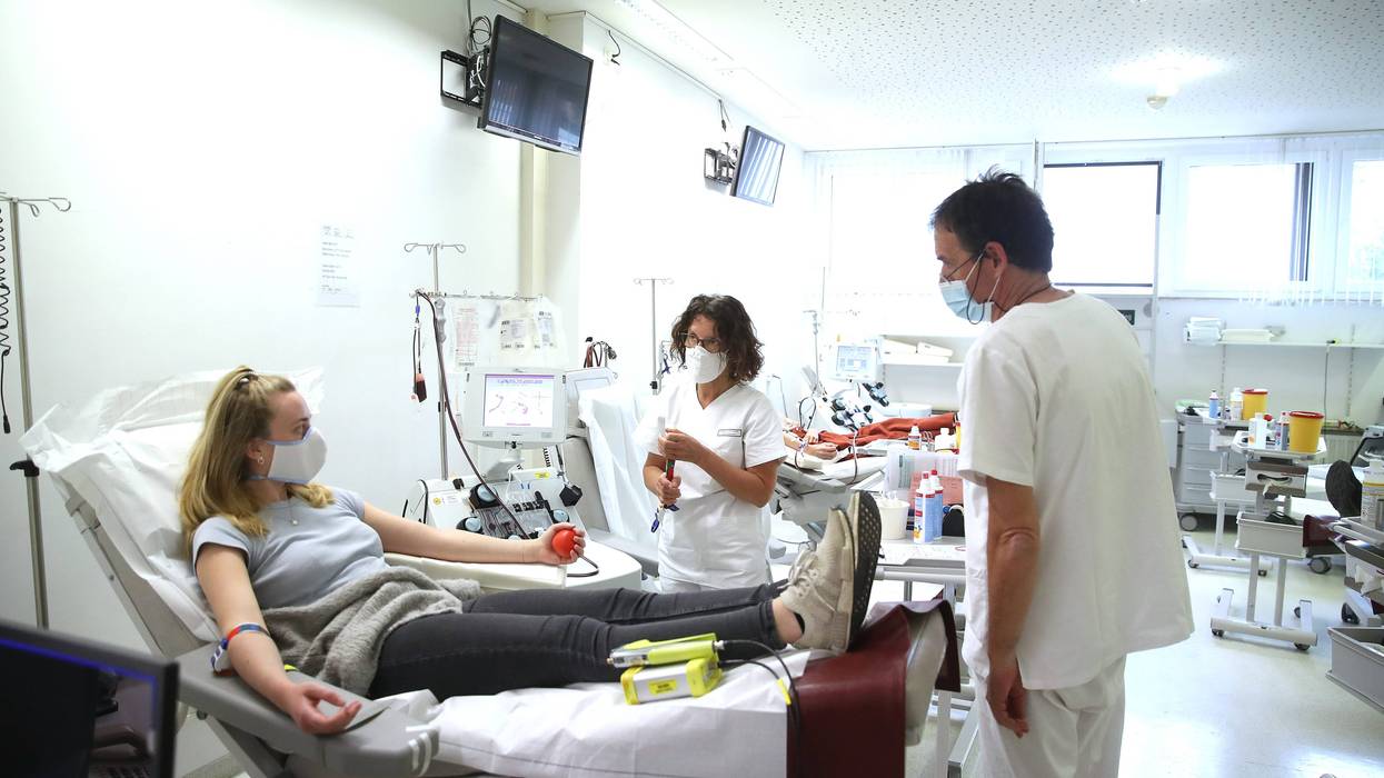 Large scale study suggests blood plasma therapy can lower COVID-19 mortality