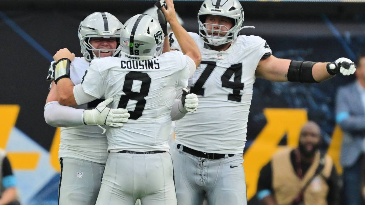 Kirk Cousins connects with Cody White for 2 TDs and Raiders beat Chargers 26-14