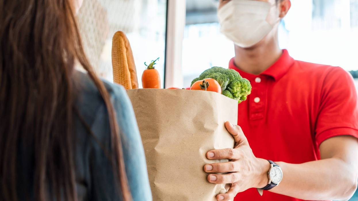 Lawmakers propose an idea for grocery delivery to use paper bags