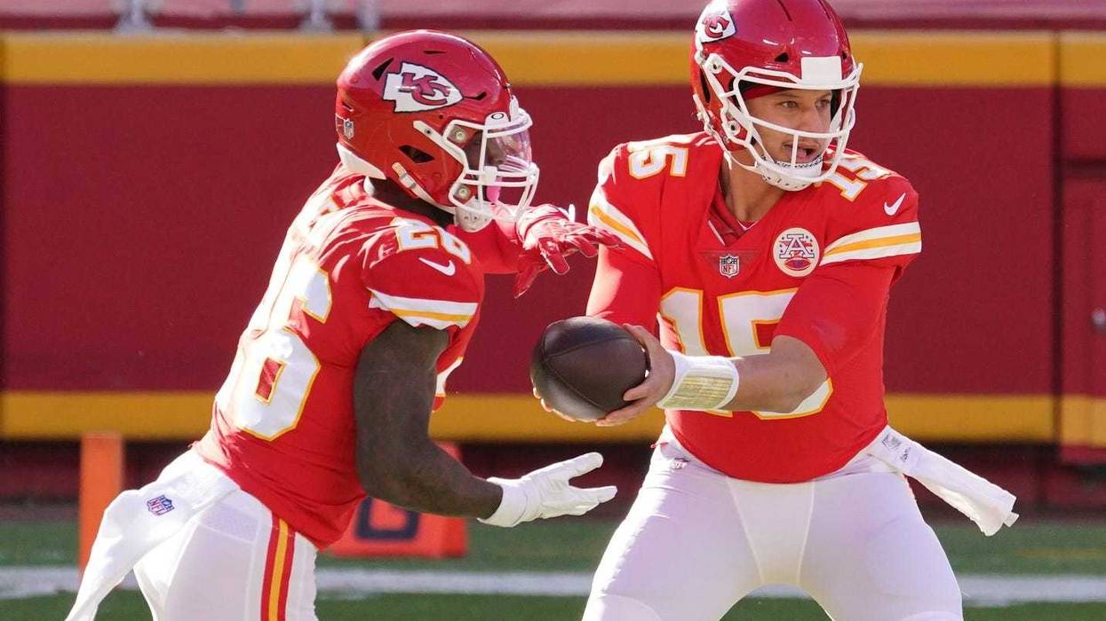 Le'Veon Bell takes a handoff