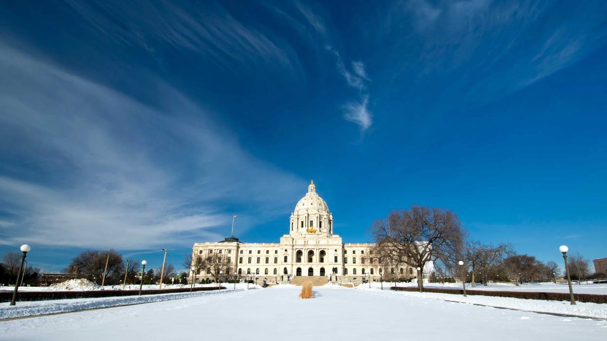 Leaders of both parties in the fractured Minnesota House are scheduled to meet later Monday to discuss the possibility of a power-sharing agreement on the eve of the legislative session.