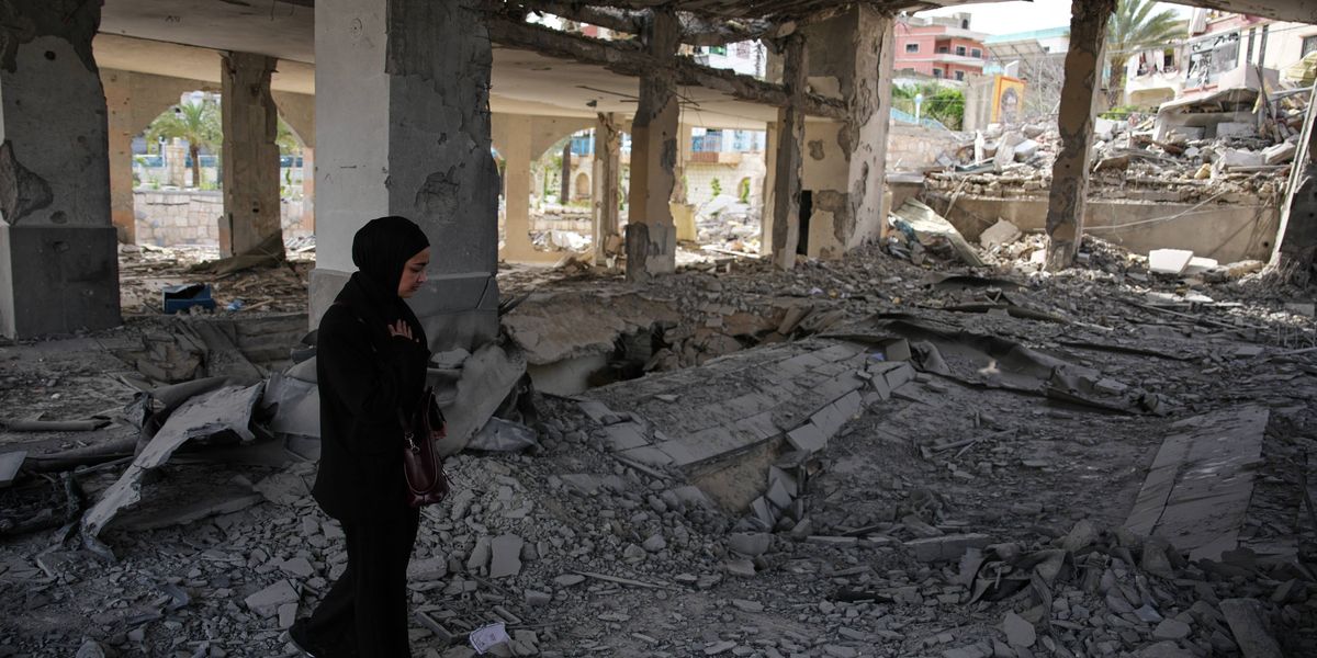 The Latest: Iran says it has closed Hormuz again over US blockade | 830 WCCO