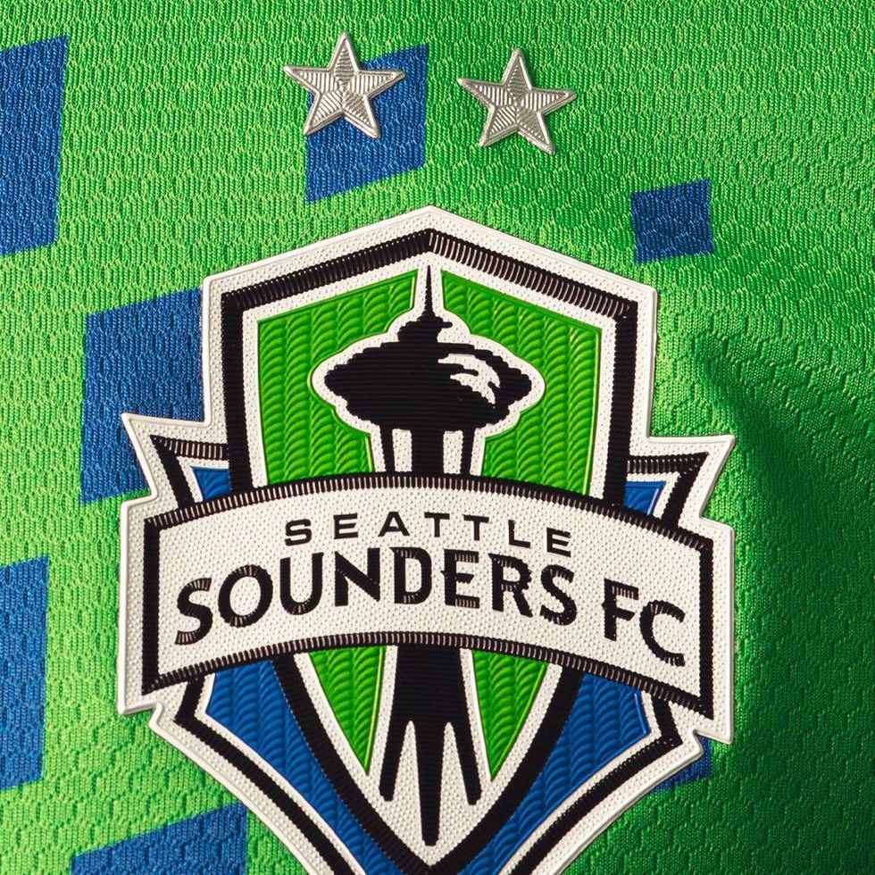 Legacy Green jersey with club crest