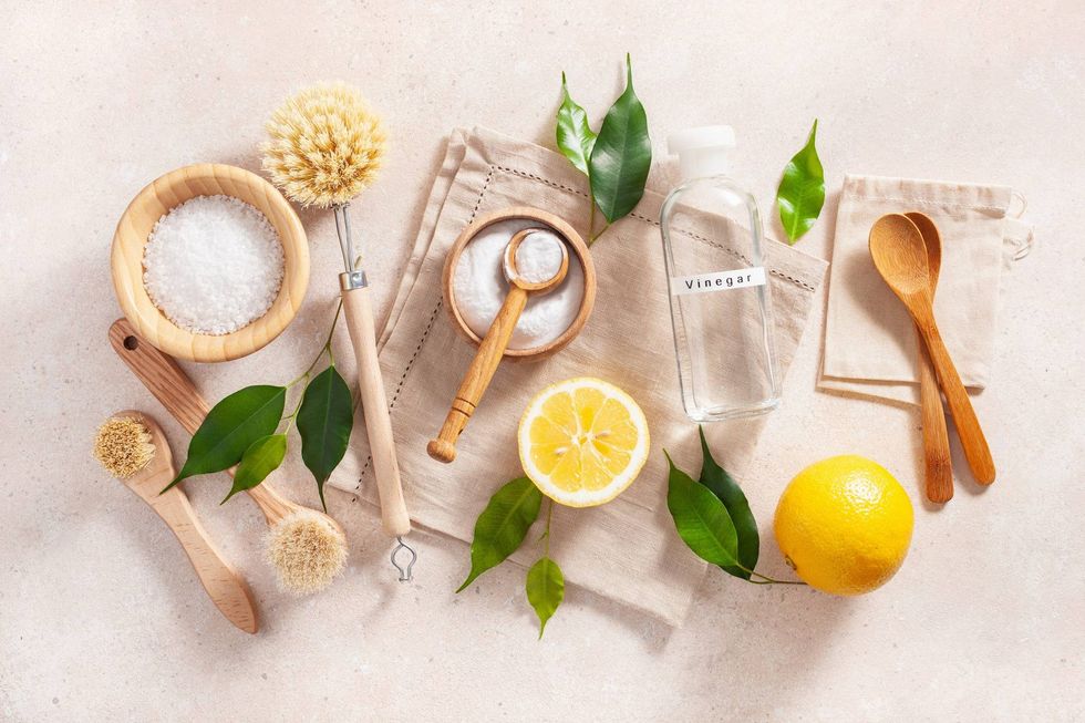 lemon vinegar salt cleaning