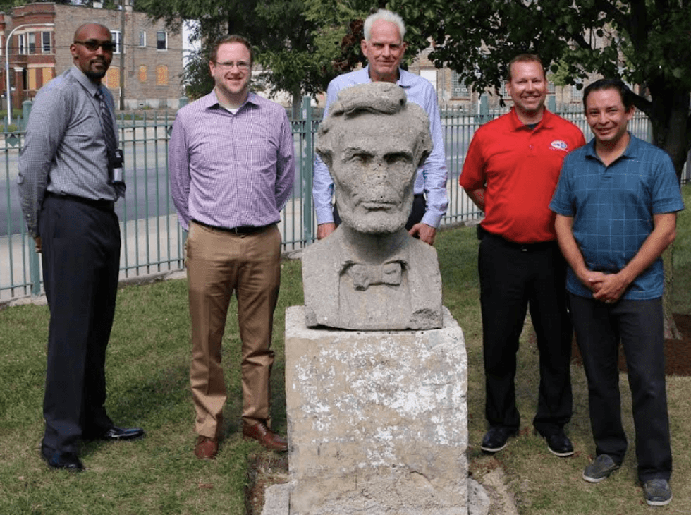 Lincoln bust dedicated