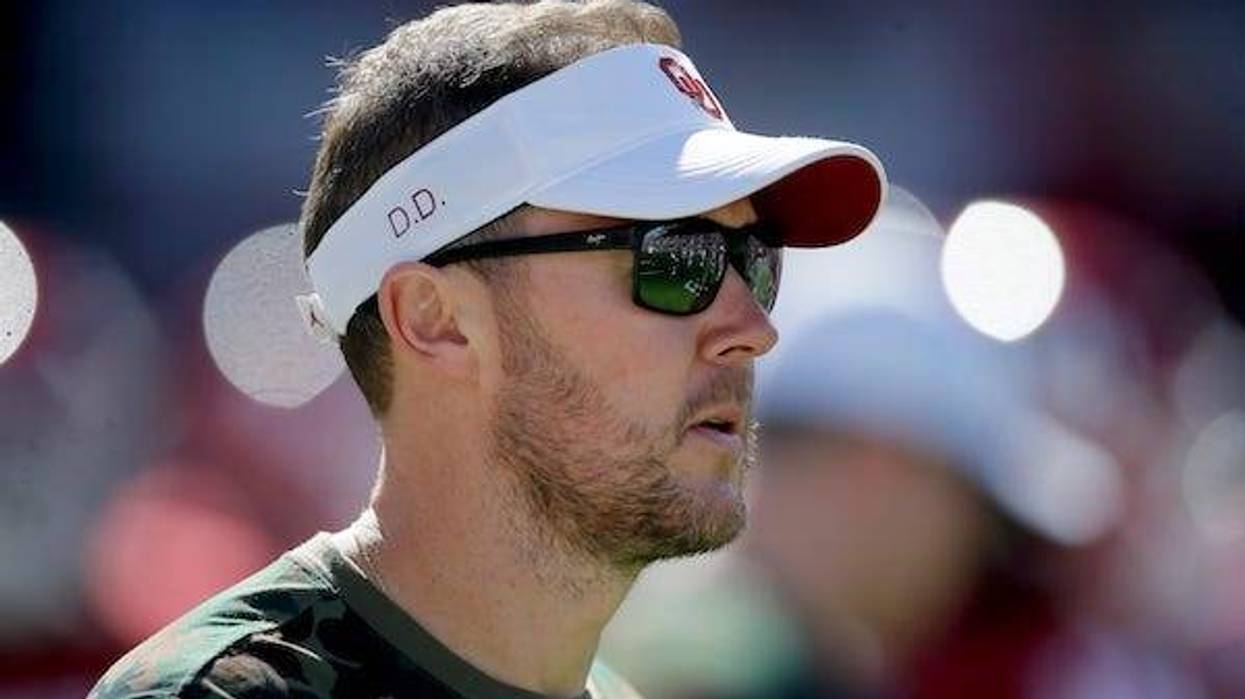 Lincoln Riley before a game