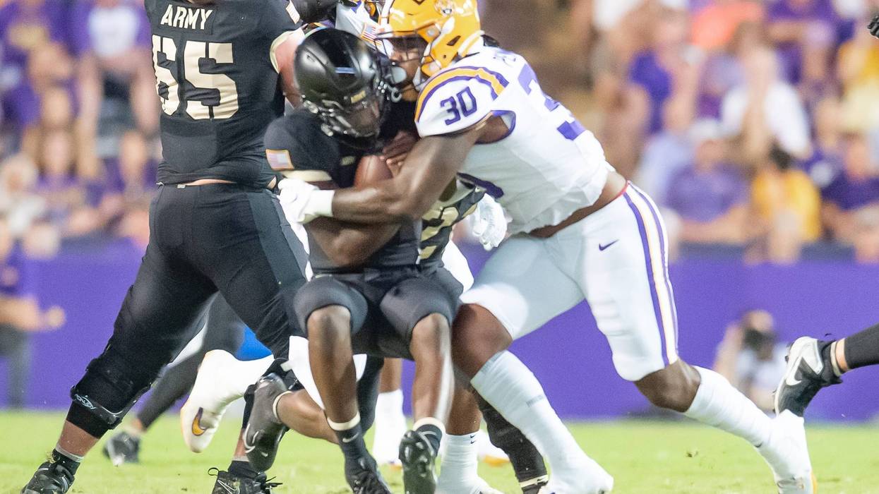 Linebacker Greg Penn III (30) makes a stop as the LSU Tigers take on the the Army Black Knights