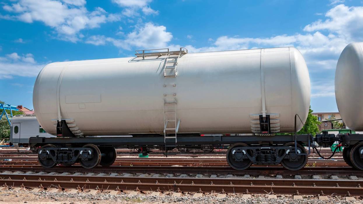 Liquefied natural gas rail container