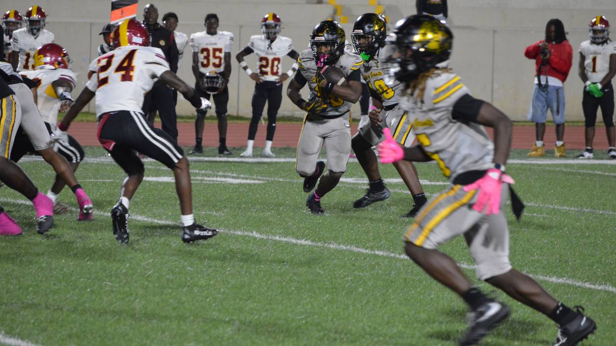 Lithonia wins third straight game after defeating Maynard Jackson
