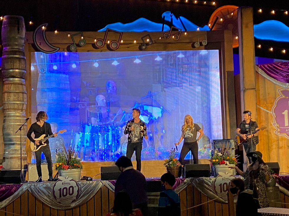 Live entertainment at Knotts Berry Farm