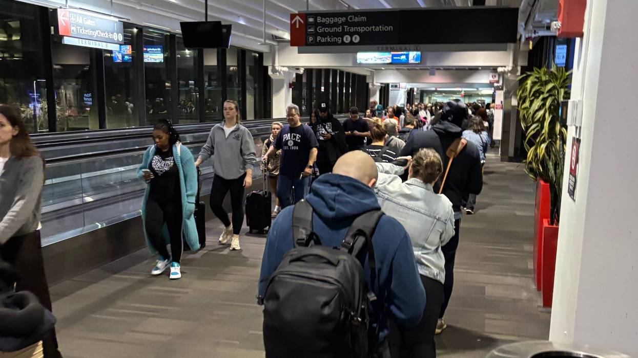 long lines at Philadelphia International Airport