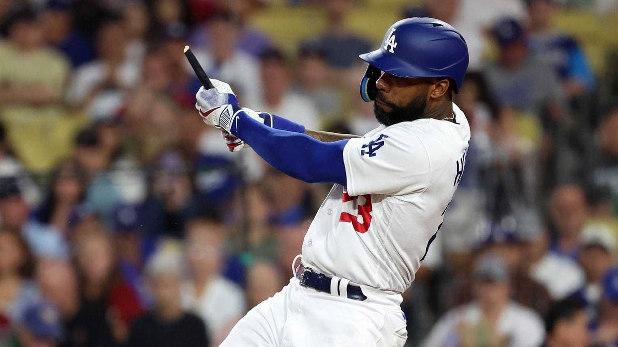 Los Angeles Dodgers right fielder Jason Heyward (23) breaks a bat on a fly ball against the Arizona Diamondbacks