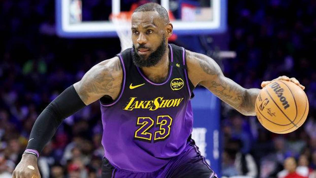 Los Angeles Lakers v Philadelphia 76ers