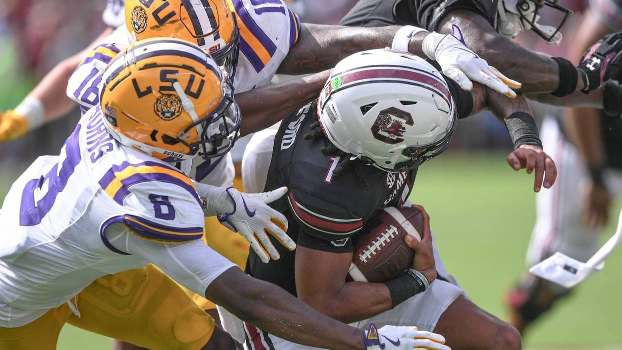 LSU defenders tackle South Carolina quarterback