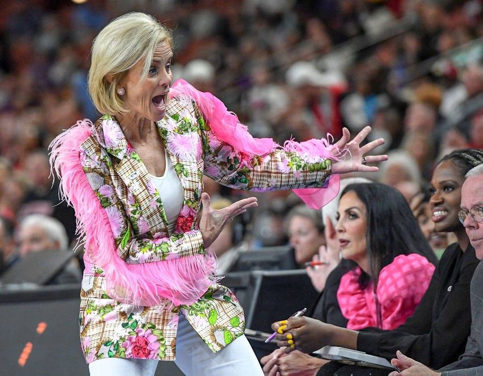 LSU head coach Kim Mulkey vs Utah