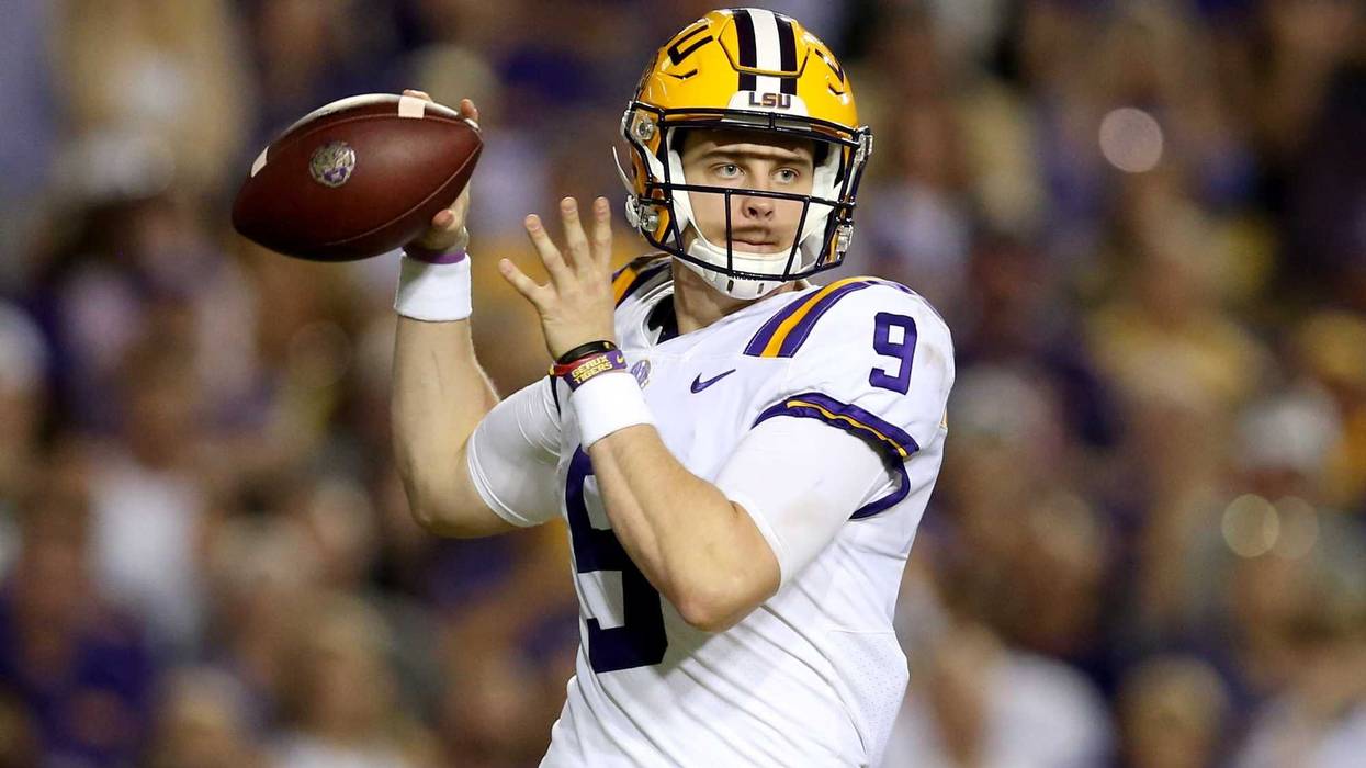 LSU QB Joe Burrow Drops Back For A Pass