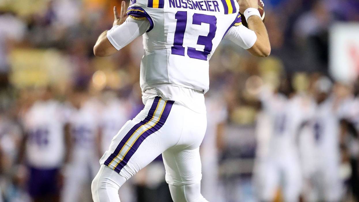 LSU Tigers quarterback Garrett Nussmeier (13) throws a pass