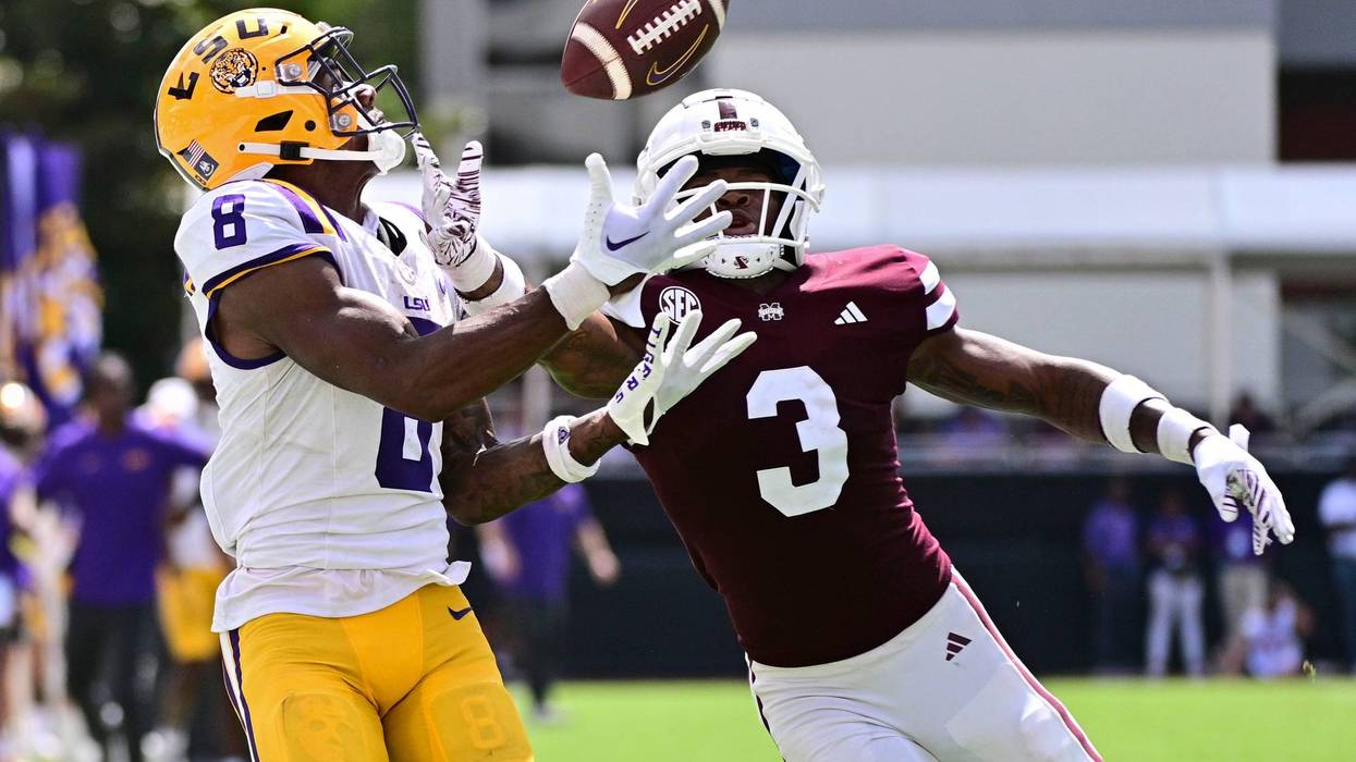 LSU Tigers wide receiver Malik Nabers (8) makes a reception
