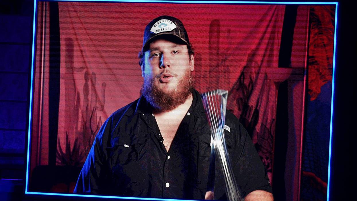 Luke Combs Live Chat And "Does To Me" Video Premier