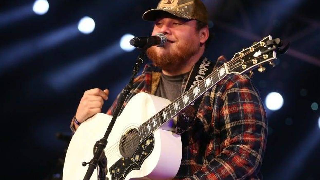 Luke Combs performs during a Radio.com 'Stars and Strings' Concert to honor our nation's veterans at Chicago Theatre on November 7, 2018