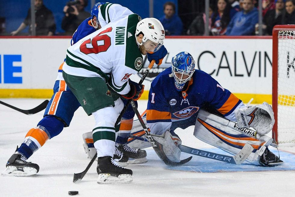 Late rally pushes Islanders past Wild 2-1