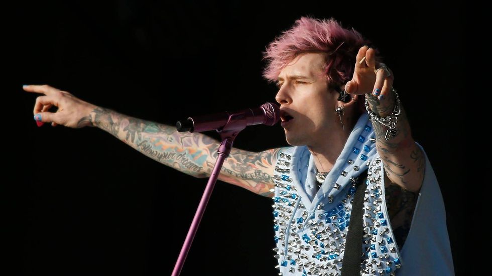 Machine Gun Kelly bringing Avril Lavigne, WILLOW and more along for 2022 tour