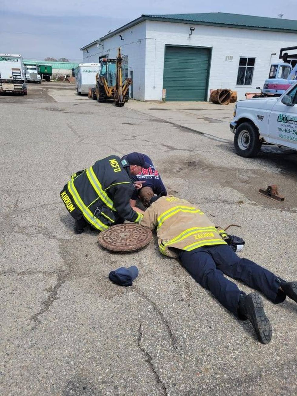Macomb County rescue crew saving the ducks