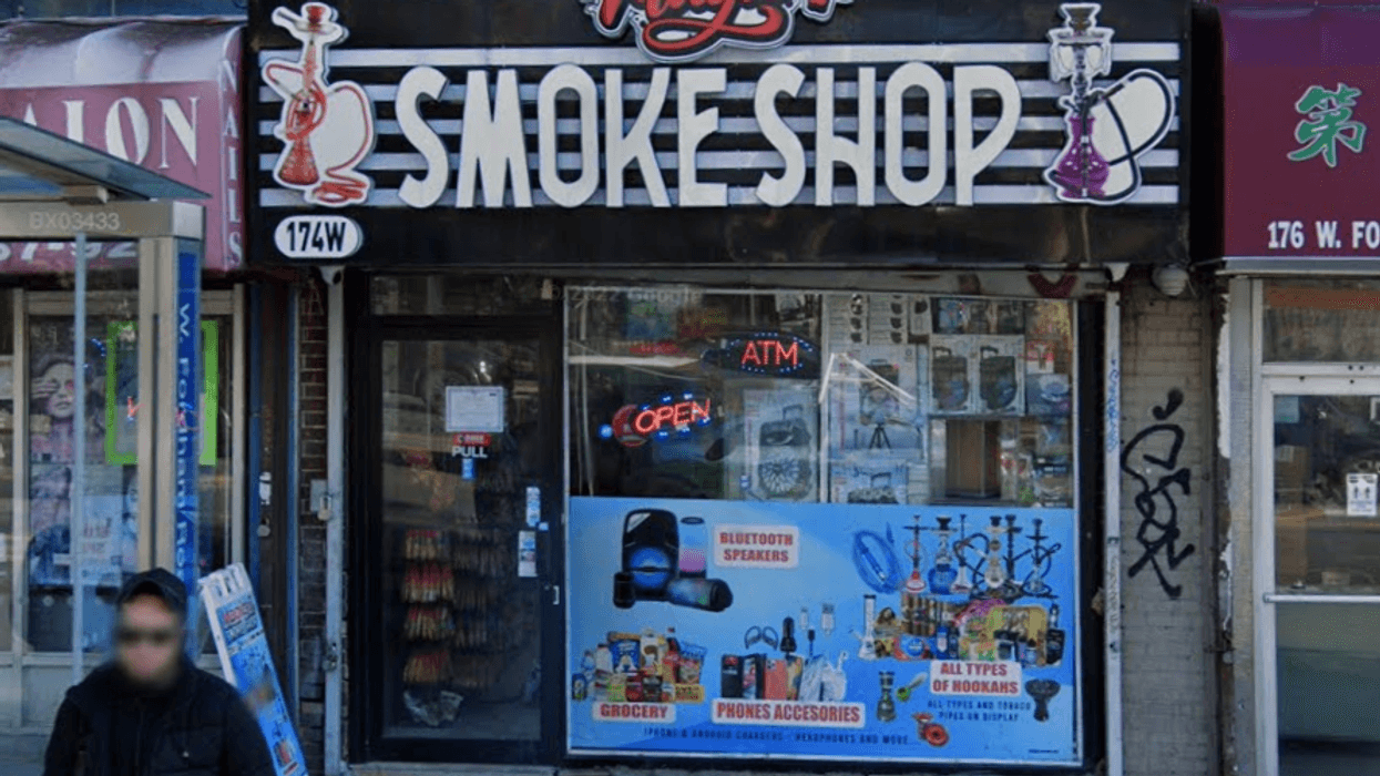 Magic 7 Smoke Shop, where an employee stabbed a homeless man on Saturday.
