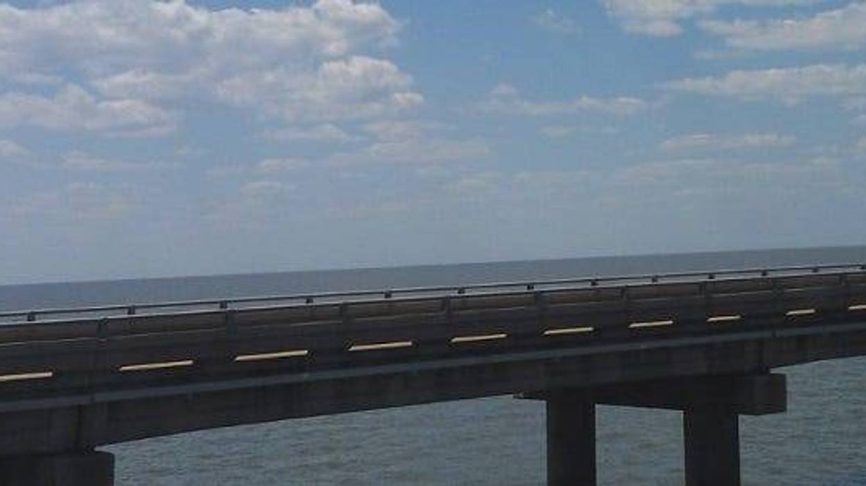 'Major accident' closes north-bound Causeway Bridge