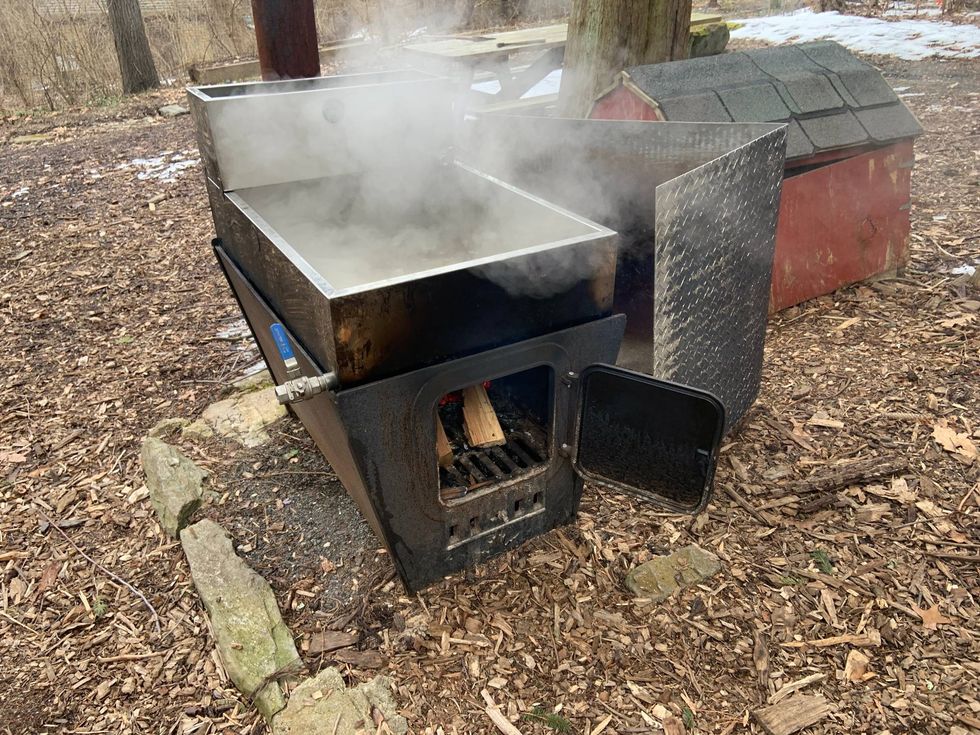 Making syrup from sugar maple sap
