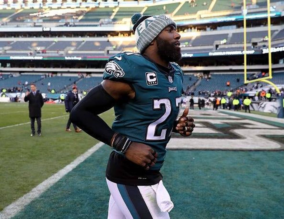 Malcolm Jenkins jogs off the field with the Eagles.