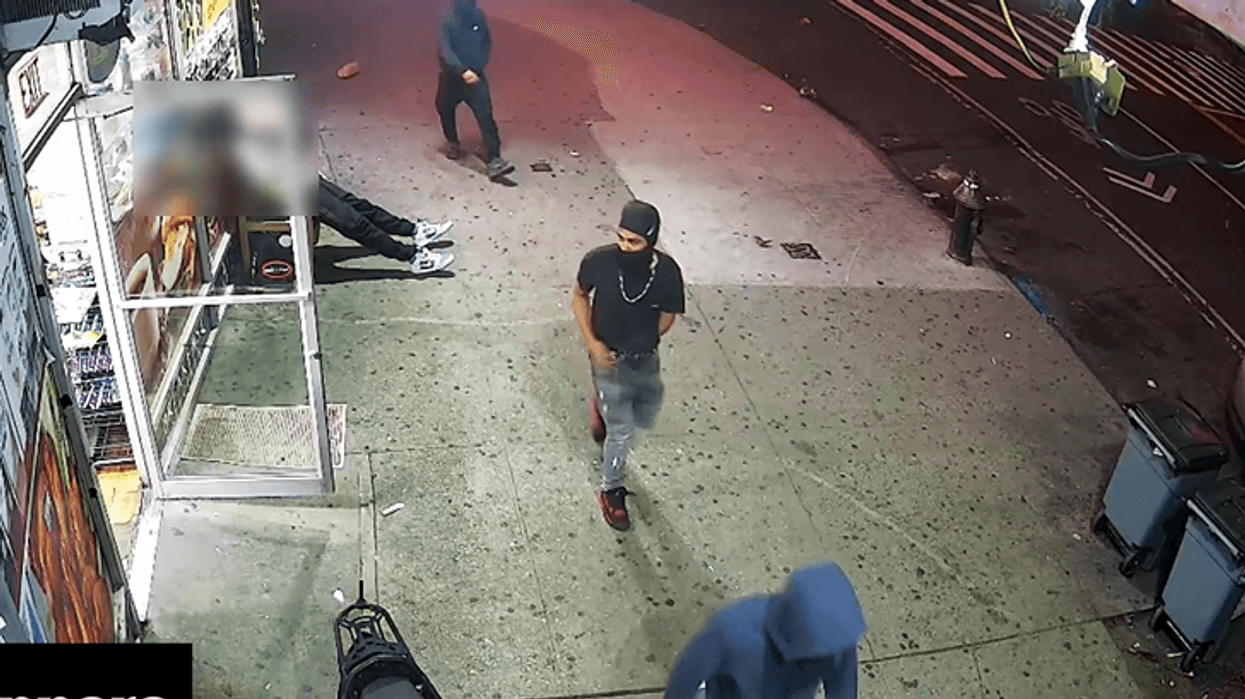 Man, 55, pelted with glass bottles in botched carjacking in the Bronx