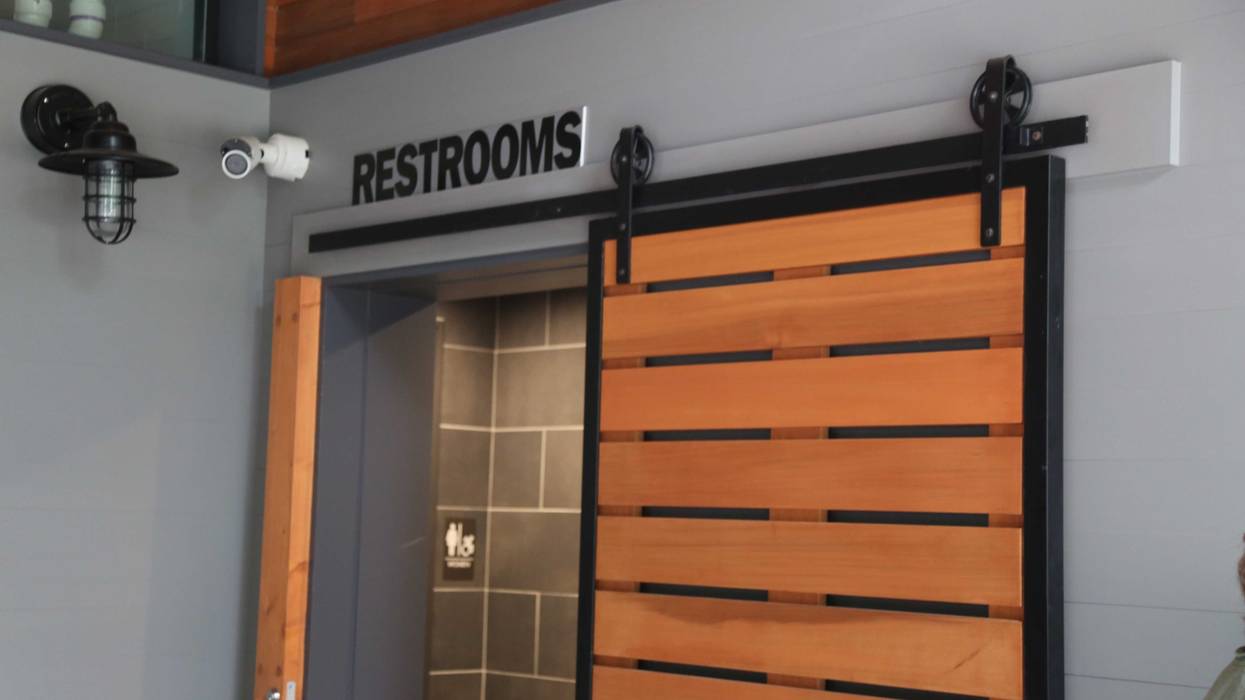 Man Calls 911 In Search Of A Restroom