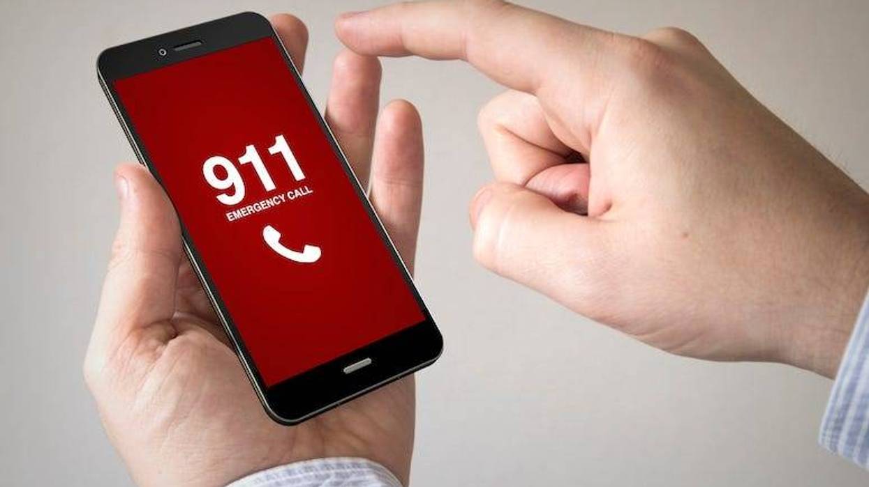 Man, Dialing 911, Smartphone