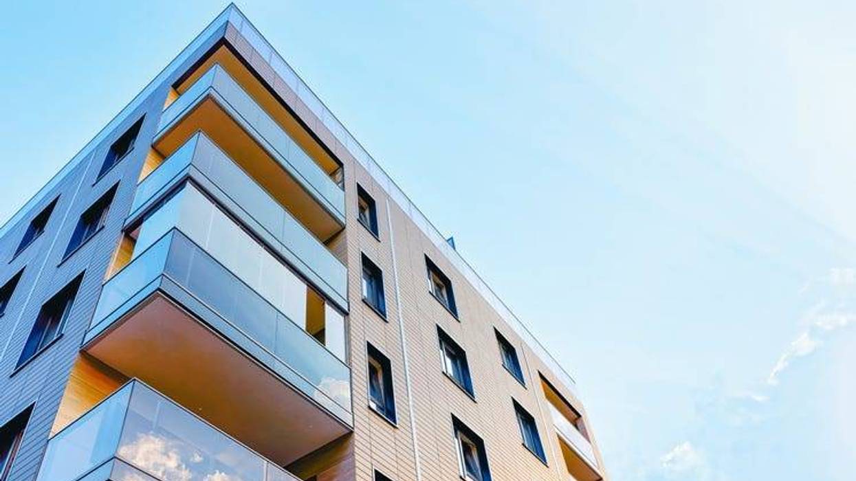 Man falls from 14th floor of an Uptown Dallas apartment tower