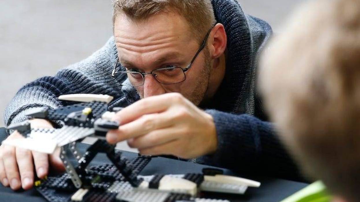 Man, Playing, Legos, Son, Watching, 2017