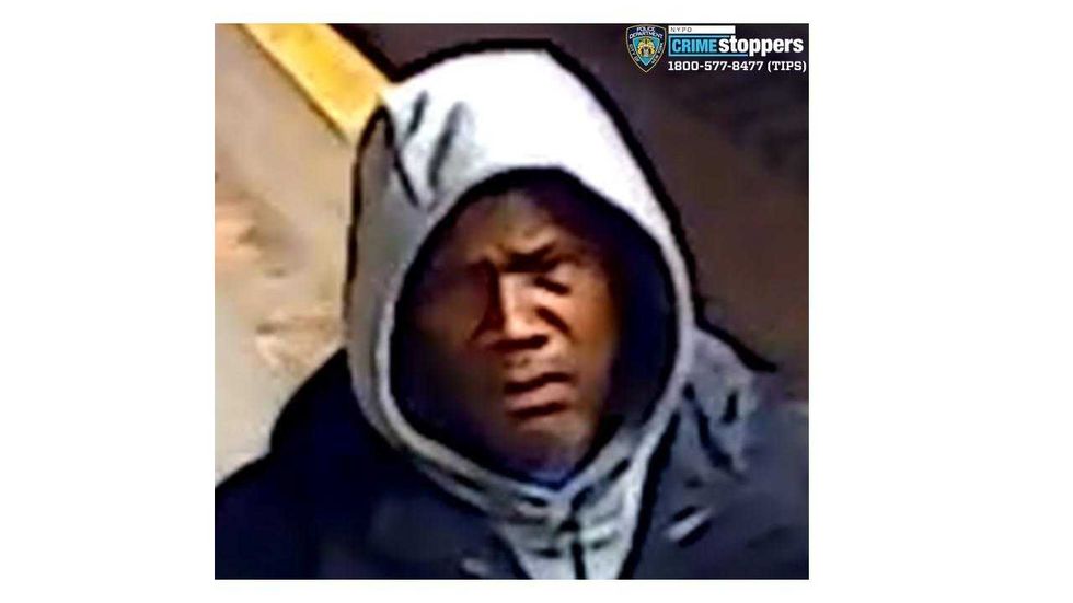 Man punched in face during robbery inside Brooklyn subway station