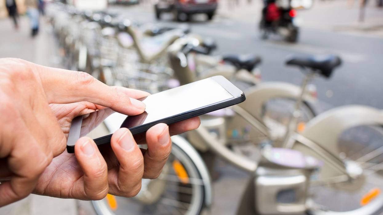 Man renting bike through a smart phone app